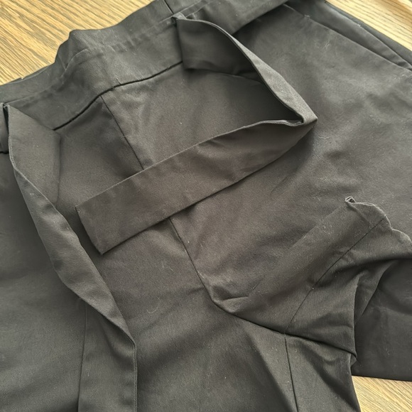 Ann Taylor new with tags scalloped shorts in black w side zip n slash pockets - Picture 11 of 14